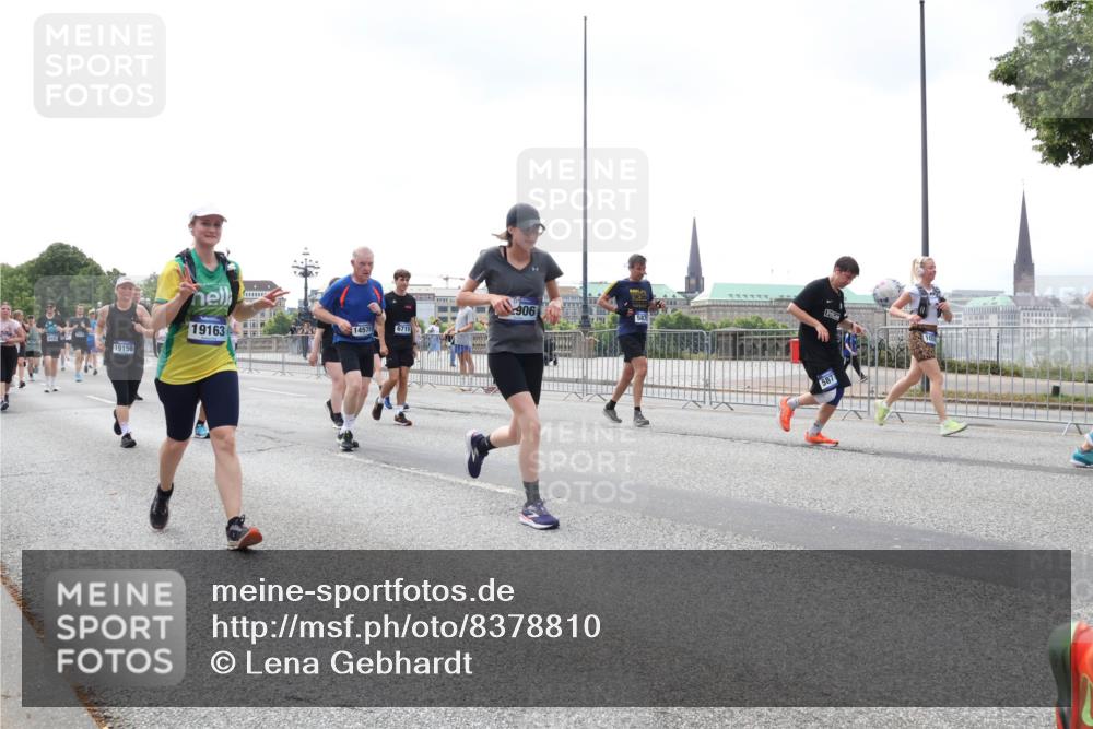 29.06.2025 - hella hamburg halbmarathon Lena Gebhardt http://msf.ph/oto/8378810 29.06.2025 10:40:08 Lombardsbrücke 19158, 19163, 14578, 6719, 906, 5877, 1018, 1037, 1058, 1076, 1291, 1586, 1691, 1899, 2019, 2109, 2254, 2313, 2515, 2572, 2866, 2888, 2976, 3046, 3237, 3295, 3515, 3607, 3808, 3810, 3882, 3883, 3884, 4173, 4271, 4298, 4471, 4752, 4756, 5113, 5229, 5263, 5351, 5352, 5654, 5877, 5901, 5975, 6076, 6097, 6363, 6428, 6463, 6548, 6673, 6698, 6739, 6750, 6866, 6876, 6890, 6920, 7045, 7108, 7125, 7174, 7429, 7455, 7456, 7675, 7850, 8107, 8307, 8612, 10441 meine-sportfotos.de