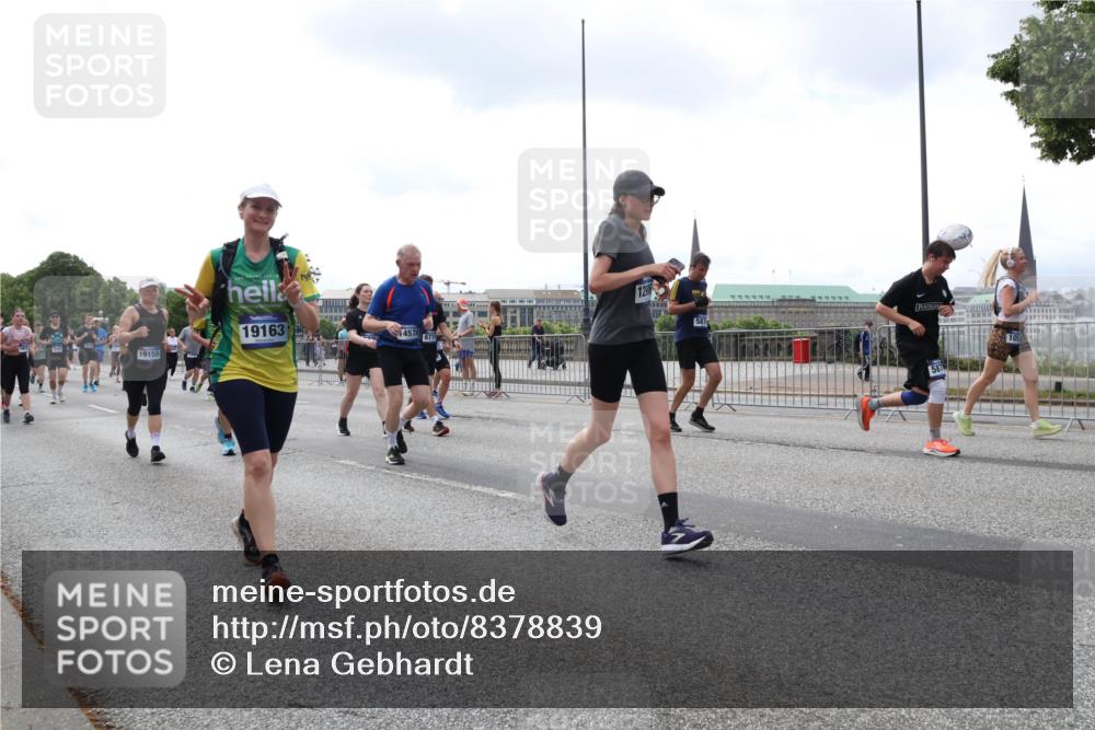 29.06.2025 - hella hamburg halbmarathon Lena Gebhardt http://msf.ph/oto/8378839 29.06.2025 10:40:09 Lombardsbrücke 19158, 19163, 587, 14578, 1018, 1037, 1058, 1076, 1291, 1586, 1691, 1899, 2019, 2109, 2254, 2313, 2515, 2572, 2866, 2888, 2976, 3046, 3237, 3295, 3515, 3607, 3808, 3810, 3882, 3883, 3884, 4173, 4271, 4298, 4471, 4752, 4756, 5113, 5229, 5263, 5351, 5352, 5654, 5877, 5901, 5975, 6076, 6097, 6363, 6463, 6548, 6673, 6698, 6739, 6750, 6866, 6876, 6890, 6920, 7045, 7108, 7125, 7174, 7429, 7455, 7456, 7675, 7850, 8107, 8307, 8612, 10441 meine-sportfotos.de