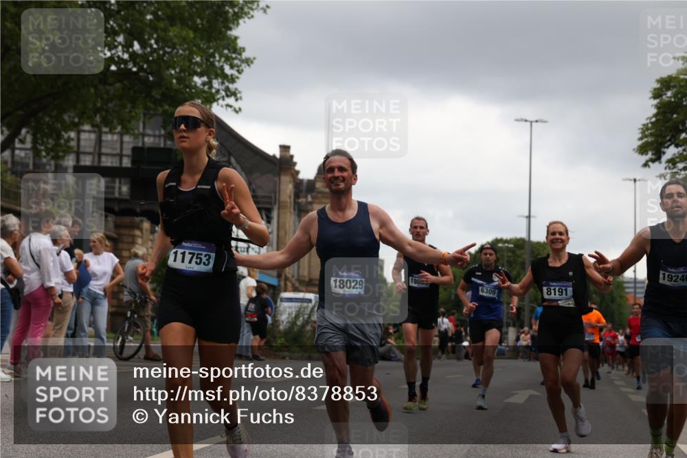 29.06.2025 - hella hamburg halbmarathon Yannick Fuchs http://msf.ph/oto/8378853 29.06.2025 10:54:37 20KM 1364, 1414, 1653, 1681, 2322, 2323, 2363, 6033, 6201, 6309, 6487, 6754, 6757, 7006, 7065, 7636, 8003, 8191, 8421, 8422, 8662, 8923, 9020, 9021, 10534, 10576, 11041, 11366, 11623, 11702, 11753, 11782, 11937, 12491, 13488, 13589, 14429, 15269, 17491, 17825, 17899, 17952, 18029, 18063, 19159, 19246 meine-sportfotos.de