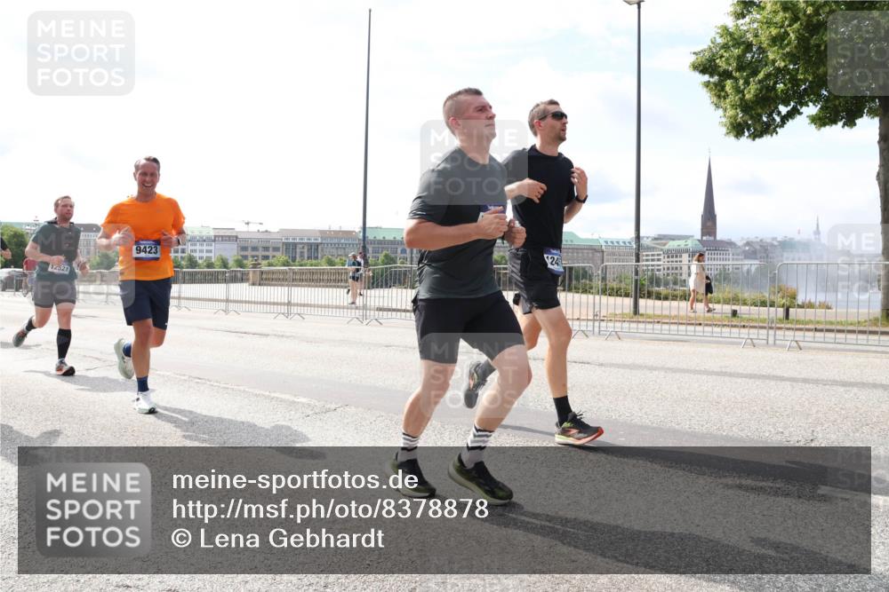 29.06.2025 - hella hamburg halbmarathon Lena Gebhardt http://msf.ph/oto/8378878 29.06.2025 10:15:27 Lombardsbrücke 12521, 9423, 24, 1296, 1379, 1440, 1524, 1575, 1745, 2110, 2140, 2281, 2720, 2989, 3417, 3507, 3509, 3513, 3650, 3844, 4007, 4466, 4492, 4494, 4495, 4641, 5069, 5271, 5739, 5800, 5986, 6181, 6248, 6317, 6376, 6576, 7452, 7809, 7810, 7881, 8237, 8256, 8275, 8609, 9113, 9192, 9307, 9423, 9657, 9847, 9911, 9975, 9997, 10108, 10589, 10775, 10858, 11271, 11598, 12457, 12521, 13197, 13453, 13500, 13818, 14413, 14550, 14552, 15150, 15307, 15740 meine-sportfotos.de