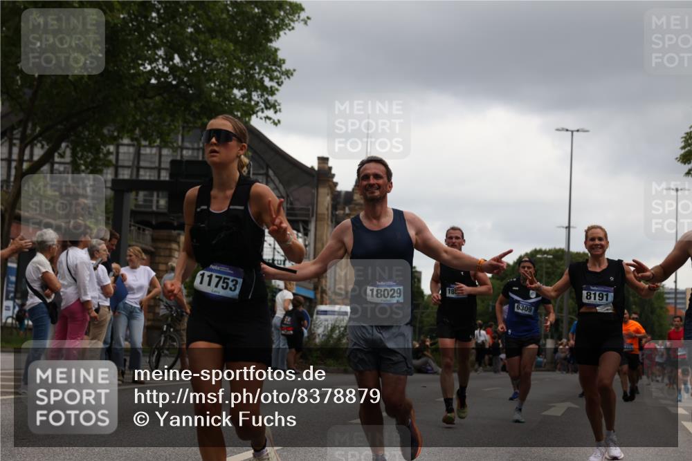 29.06.2025 - hella hamburg halbmarathon Yannick Fuchs http://msf.ph/oto/8378879 29.06.2025 10:54:37 20KM 1364, 1414, 1653, 1681, 2322, 2323, 2363, 6033, 6201, 6309, 6487, 6754, 6757, 7006, 7065, 7636, 8003, 8191, 8421, 8422, 8662, 8923, 9020, 9021, 10534, 10576, 11041, 11366, 11623, 11702, 11753, 11782, 11937, 12491, 13488, 13589, 14429, 15269, 17491, 17825, 17899, 17952, 18029, 18063, 19159, 19246 meine-sportfotos.de