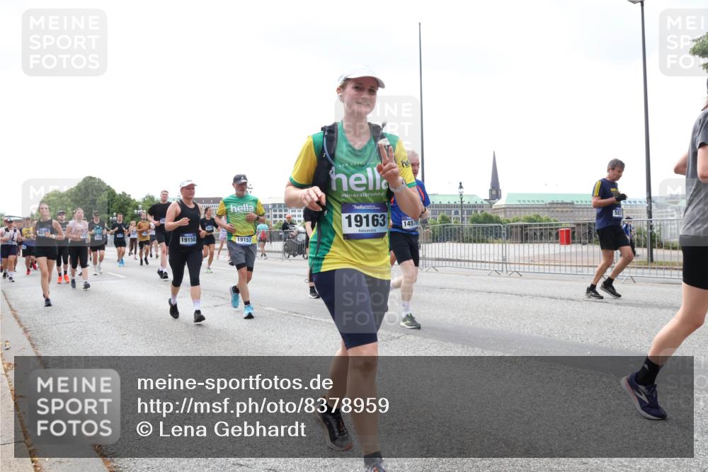 29.06.2025 - hella hamburg halbmarathon Lena Gebhardt http://msf.ph/oto/8378959 29.06.2025 10:40:09 Lombardsbrücke 19158, 19157, 19163, 14578, 587, 1018, 1037, 1058, 1076, 1291, 1586, 1691, 1899, 2019, 2109, 2254, 2313, 2515, 2572, 2866, 2888, 2976, 3046, 3237, 3295, 3515, 3607, 3808, 3810, 3882, 3883, 3884, 4173, 4271, 4298, 4471, 4752, 4756, 5113, 5229, 5263, 5351, 5352, 5654, 5877, 5901, 5975, 6076, 6097, 6363, 6463, 6548, 6673, 6698, 6739, 6750, 6866, 6876, 6890, 6920, 7045, 7108, 7125, 7174, 7429, 7455, 7456, 7675, 7850, 8107, 8307, 8612, 10441 meine-sportfotos.de