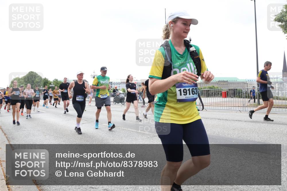 29.06.2025 - hella hamburg halbmarathon Lena Gebhardt http://msf.ph/oto/8378983 29.06.2025 10:40:10 Lombardsbrücke 0292, 19158, 19157, 19163, 1018, 1037, 1058, 1076, 1291, 1586, 1691, 1899, 2019, 2109, 2254, 2313, 2515, 2572, 2866, 2888, 3046, 3237, 3295, 3515, 3607, 3808, 3810, 3882, 3883, 3884, 4173, 4271, 4298, 4471, 4752, 4756, 5113, 5229, 5263, 5351, 5352, 5654, 5877, 5901, 5975, 6076, 6097, 6363, 6463, 6548, 6673, 6698, 6739, 6750, 6866, 6876, 6890, 6920, 7045, 7108, 7174, 7429, 7455, 7456, 7675, 7850, 8107, 8307, 8612, 10441 meine-sportfotos.de
