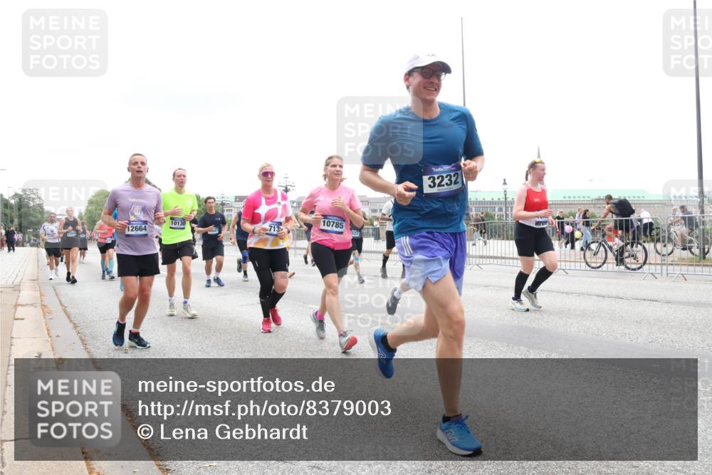 29.06.2025 - hella hamburg halbmarathon Lena Gebhardt http://msf.ph/oto/8379003 29.06.2025 10:49:25 Lombardsbrücke 10130, 713, 12664, 10785, 3232, 1525, 1625, 1805, 1888, 2067, 2160, 2395, 2466, 2527, 2541, 2668, 2713, 2927, 3070, 3086, 3183, 3232, 3253, 3383, 3943, 4403, 4525, 4527, 4589, 4769, 4809, 5106, 5118, 5463, 5551, 5552, 6191, 6566, 6694, 6979, 6989, 7301, 7305, 7339, 7650, 7931, 7936, 8549, 9162, 9245, 9261, 9341, 9359, 10033, 10038, 10081, 10130, 10333, 10479, 10704, 10782, 10785, 11000, 11031, 11192, 11558, 11631, 12388 meine-sportfotos.de