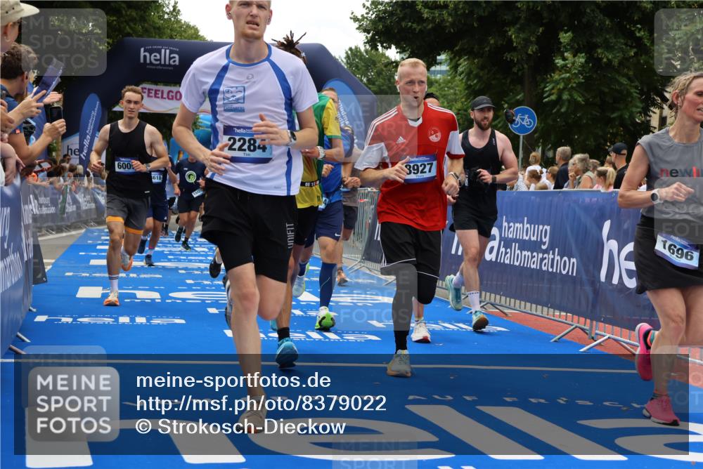 29.06.2025 - hella hamburg halbmarathon Strokosch-Dieckow http://msf.ph/oto/8379022 29.06.2025 10:47:34 Ziel 1070, 1320, 1592, 1696, 2284, 2708, 2953, 3304, 5532, 5889, 6009, 7962, 8023, 8234, 8852, 8927, 10969, 10988, 11021, 11283, 12870, 13223, 13303, 13948, 14618, 14619, 15451, 15478, 15479, 16205, 17846, 17905, 18104, 18970, 19181 meine-sportfotos.de