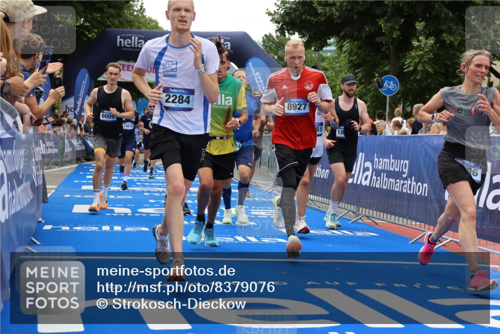 29.06.2025 - hella hamburg halbmarathon Strokosch-Dieckow http://msf.ph/oto/8379076 29.06.2025 10:47:34 Ziel 1070, 1320, 1592, 1696, 2284, 2708, 2953, 3304, 5532, 5889, 6009, 7962, 8023, 8234, 8852, 8927, 10969, 10988, 11021, 11283, 12870, 13223, 13303, 13948, 14618, 14619, 15451, 15478, 15479, 16205, 17846, 17905, 18104, 18970, 19181 meine-sportfotos.de