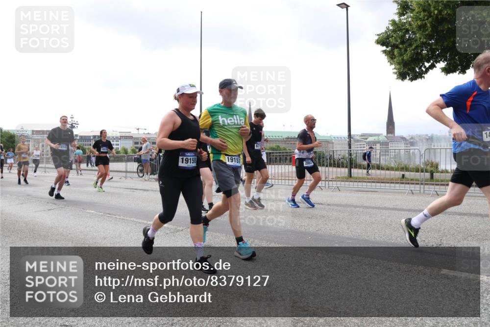 29.06.2025 - hella hamburg halbmarathon Lena Gebhardt http://msf.ph/oto/8379127 29.06.2025 10:40:11 Lombardsbrücke 18705, 10818, 19158, 19157, 2888, 14, 1018, 1037, 1058, 1076, 1291, 1586, 1691, 1899, 2019, 2109, 2254, 2313, 2515, 2572, 2866, 2888, 3046, 3237, 3293, 3295, 3515, 3607, 3808, 3810, 3882, 3883, 3884, 4173, 4271, 4298, 4471, 4752, 4756, 5113, 5229, 5263, 5351, 5352, 5654, 5877, 5901, 5975, 6076, 6097, 6363, 6463, 6548, 6673, 6698, 6739, 6750, 6866, 6876, 6890, 6920, 7045, 7108, 7174, 7429, 7455, 7456, 7675, 7850, 8107, 8307, 8612, 10441 meine-sportfotos.de
