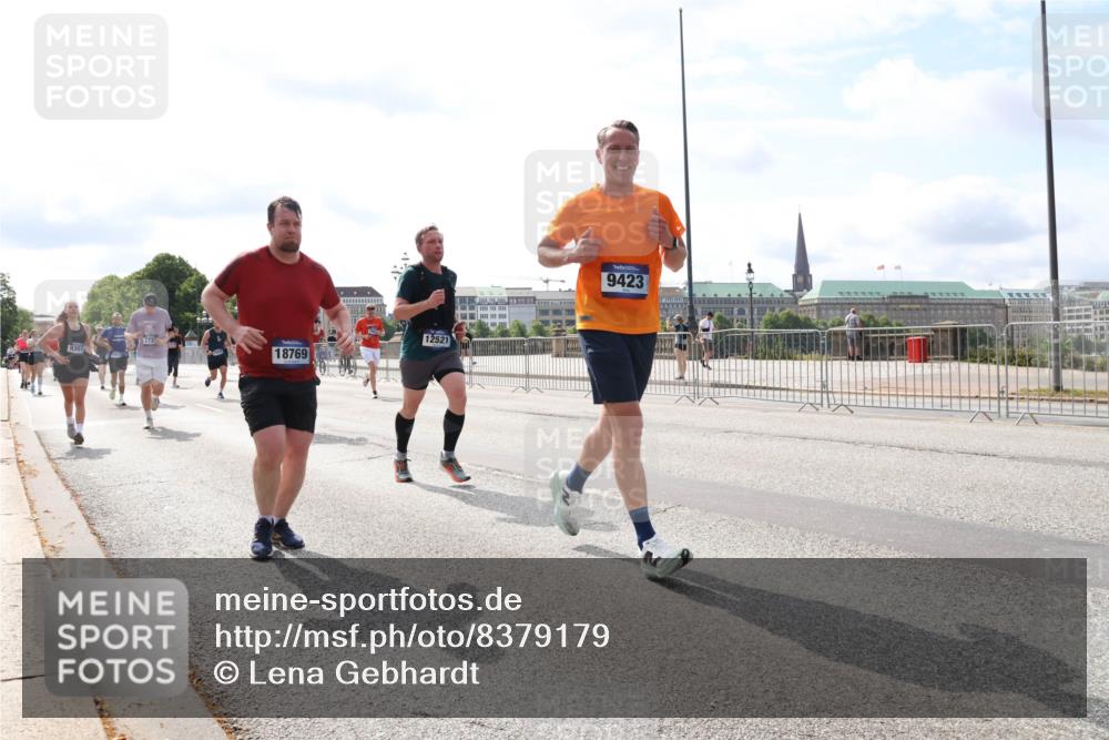 29.06.2025 - hella hamburg halbmarathon Lena Gebhardt http://msf.ph/oto/8379179 29.06.2025 10:15:27 Lombardsbrücke 12521, 272, 9307, 18769, 9423, 1296, 1379, 1440, 1524, 1575, 1745, 2110, 2140, 2281, 2720, 2989, 3417, 3507, 3509, 3513, 3650, 3844, 4007, 4466, 4492, 4494, 4495, 4641, 5069, 5271, 5739, 5800, 5986, 6181, 6248, 6317, 6376, 6576, 7452, 7809, 7810, 7881, 8237, 8256, 8275, 8609, 9113, 9192, 9307, 9423, 9657, 9847, 9911, 9975, 9997, 10108, 10589, 10775, 10858, 11271, 11598, 12457, 12521, 13197, 13453, 13500, 13818, 14413, 14550, 14552, 15150, 15307, 15740 meine-sportfotos.de