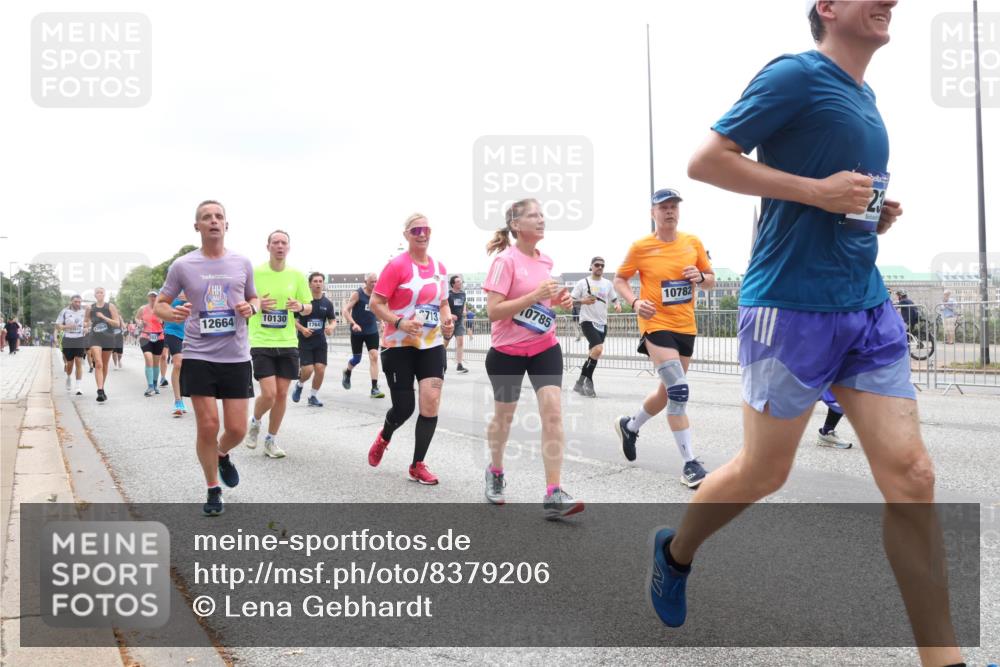 29.06.2025 - hella hamburg halbmarathon Lena Gebhardt http://msf.ph/oto/8379206 29.06.2025 10:49:25 Lombardsbrücke 12664, 10130, 17647, 2713, 0785, 10782, 1525, 1625, 1805, 1888, 2067, 2160, 2395, 2466, 2527, 2541, 2668, 2713, 2927, 3070, 3086, 3183, 3232, 3253, 3383, 3943, 4403, 4525, 4527, 4589, 4769, 4809, 5106, 5118, 5463, 5551, 5552, 6191, 6566, 6694, 6979, 6989, 7301, 7305, 7339, 7650, 7931, 7936, 8549, 9162, 9245, 9261, 9341, 9359, 10033, 10038, 10081, 10130, 10333, 10479, 10704, 10782, 10785, 11000, 11031, 11192, 11558, 11631, 12388 meine-sportfotos.de