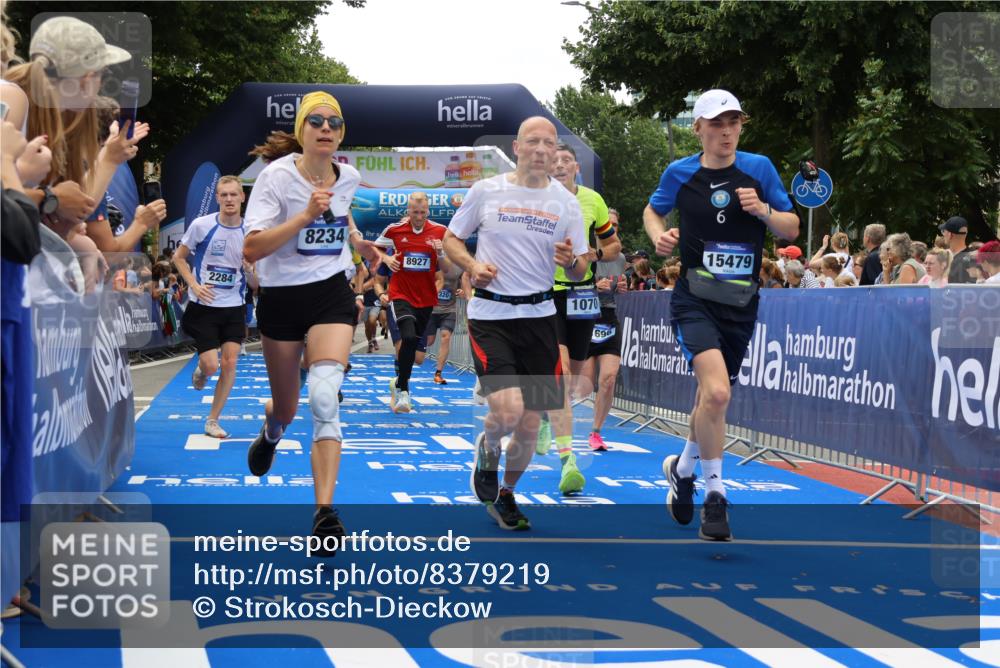 29.06.2025 - hella hamburg halbmarathon Strokosch-Dieckow http://msf.ph/oto/8379219 29.06.2025 10:47:33 Ziel 1012, 1070, 1320, 1592, 1696, 2284, 2708, 2839, 2869, 2953, 3304, 5532, 5889, 6009, 7962, 8023, 8234, 8852, 8927, 9305, 10969, 10988, 11021, 12870, 13223, 13303, 13948, 14618, 14619, 15451, 15479, 15923, 16205, 17846, 17905, 18104, 18758, 18970, 19181 meine-sportfotos.de