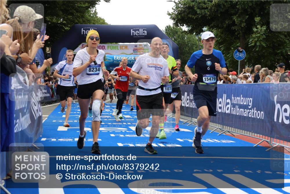 29.06.2025 - hella hamburg halbmarathon Strokosch-Dieckow http://msf.ph/oto/8379242 29.06.2025 10:47:33 Ziel 1012, 1070, 1320, 1592, 1696, 2284, 2708, 2839, 2869, 2953, 3304, 5532, 5889, 6009, 7962, 8023, 8234, 8852, 8927, 9305, 10969, 10988, 11021, 12870, 13223, 13303, 13948, 14618, 14619, 15451, 15479, 15923, 16205, 17846, 17905, 18104, 18758, 18970, 19181 meine-sportfotos.de