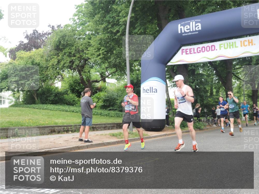 29.06.2025 - hella hamburg halbmarathon KatJ http://msf.ph/oto/8379376 29.06.2025 10:24:56 Zwischen KM18-KM19 3843, 6829, 7831 meine-sportfotos.de