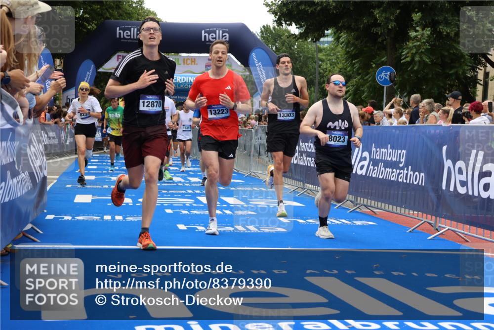 29.06.2025 - hella hamburg halbmarathon Strokosch-Dieckow http://msf.ph/oto/8379390 29.06.2025 10:47:31 Ziel 51, 1012, 1070, 1320, 1592, 1696, 2284, 2839, 2869, 2953, 3304, 5532, 5650, 5889, 6009, 8023, 8234, 8693, 8852, 8927, 9305, 10969, 11021, 12870, 13223, 13303, 14618, 14619, 15350, 15451, 15479, 15923, 16819, 17846, 17905, 18104, 18758, 18970, 18974, 19181 meine-sportfotos.de