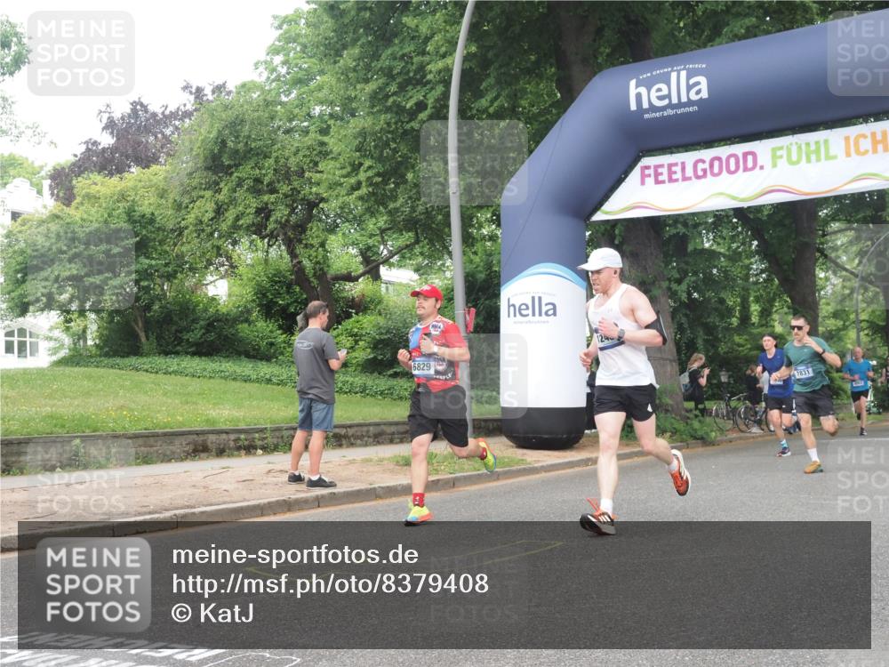 29.06.2025 - hella hamburg halbmarathon KatJ http://msf.ph/oto/8379408 29.06.2025 10:24:56 Zwischen KM18-KM19 3843, 6829, 7831 meine-sportfotos.de