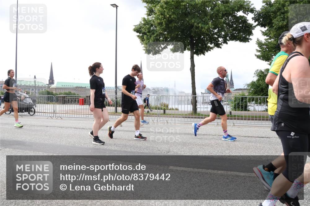 29.06.2025 - hella hamburg halbmarathon Lena Gebhardt http://msf.ph/oto/8379442 29.06.2025 10:40:12 Lombardsbrücke 1018, 1037, 1058, 1076, 1291, 1586, 1691, 1899, 2019, 2109, 2254, 2313, 2515, 2572, 2866, 2888, 3046, 3237, 3293, 3295, 3515, 3607, 3808, 3810, 3882, 3883, 3884, 4173, 4271, 4471, 4752, 4756, 5113, 5229, 5263, 5351, 5352, 5654, 5702, 5877, 5901, 5975, 6076, 6097, 6229, 6363, 6463, 6548, 6673, 6698, 6739, 6750, 6866, 6876, 6890, 6920, 7045, 7108, 7174, 7429, 7455, 7456, 7675, 7850, 8107, 8307, 8391, 8612, 10441 meine-sportfotos.de
