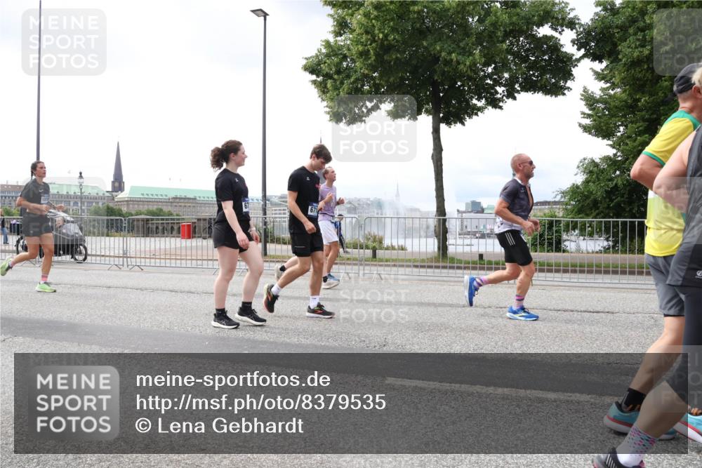 29.06.2025 - hella hamburg halbmarathon Lena Gebhardt http://msf.ph/oto/8379535 29.06.2025 10:40:12 Lombardsbrücke 671, 1018, 1037, 1058, 1076, 1291, 1586, 1691, 1899, 2019, 2109, 2254, 2313, 2515, 2572, 2866, 2888, 3046, 3237, 3293, 3295, 3515, 3607, 3808, 3810, 3882, 3883, 3884, 4173, 4271, 4471, 4752, 4756, 5113, 5229, 5263, 5351, 5352, 5654, 5702, 5877, 5901, 5975, 6076, 6097, 6229, 6363, 6463, 6548, 6673, 6698, 6739, 6750, 6866, 6876, 6890, 6920, 7045, 7108, 7174, 7429, 7455, 7456, 7675, 7850, 8107, 8307, 8391, 8612, 10441 meine-sportfotos.de