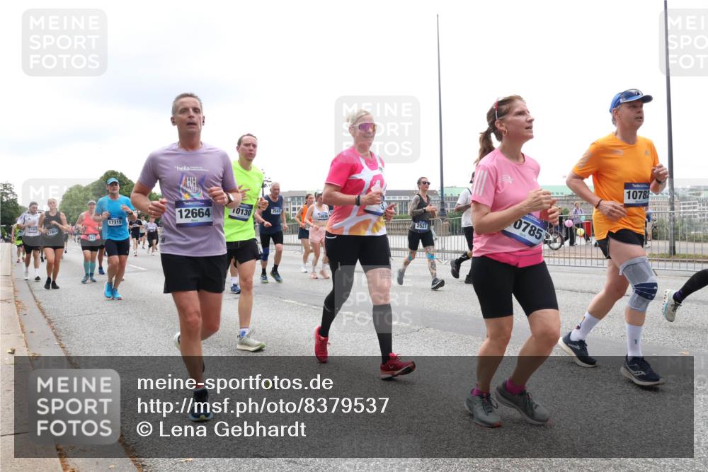 29.06.2025 - hella hamburg halbmarathon Lena Gebhardt http://msf.ph/oto/8379537 29.06.2025 10:49:26 Lombardsbrücke 17315, 12664, 10130, 2541, 10038, 2527, 0785, 10782, 1525, 1625, 1805, 1888, 2067, 2395, 2466, 2527, 2541, 2668, 2713, 2862, 2927, 3070, 3086, 3183, 3232, 3253, 3383, 3943, 4403, 4525, 4527, 4589, 4769, 4809, 5106, 5118, 5463, 5551, 5552, 5694, 6191, 6566, 6694, 6979, 6989, 7301, 7305, 7339, 7650, 7931, 7936, 8549, 9162, 9245, 9261, 9341, 9359, 10033, 10038, 10081, 10130, 10333, 10479, 10704, 10782, 10785, 11000, 11031, 11192, 11558, 11631, 12388, 13764 meine-sportfotos.de