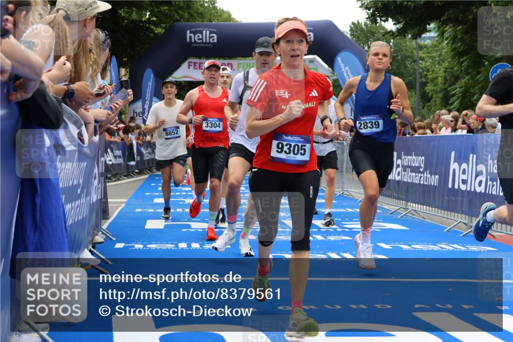 29.06.2025 - hella hamburg halbmarathon Strokosch-Dieckow http://msf.ph/oto/8379561 29.06.2025 10:47:27 Ziel 51, 1012, 1070, 1592, 1696, 2274, 2284, 2839, 2864, 2869, 2953, 3304, 5532, 5650, 5889, 6009, 8023, 8234, 8693, 8852, 8927, 9305, 10423, 11021, 11077, 11491, 12870, 13223, 13303, 13782, 15350, 15479, 15611, 15923, 16089, 16819, 17846, 17905, 18104, 18758, 18974, 19181 meine-sportfotos.de
