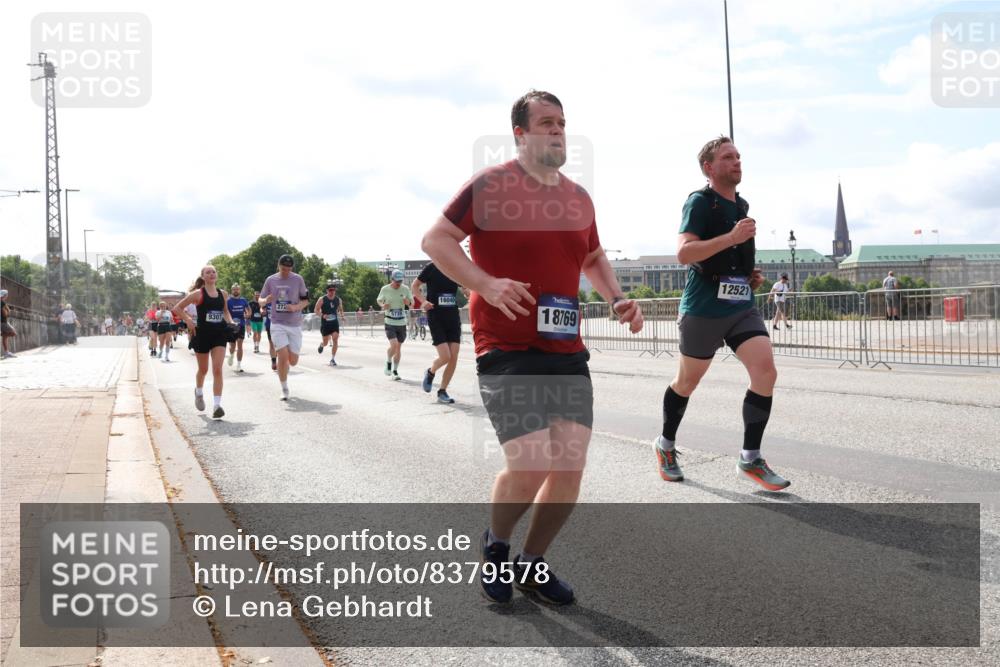 29.06.2025 - hella hamburg halbmarathon Lena Gebhardt http://msf.ph/oto/8379578 29.06.2025 10:15:28 Lombardsbrücke 9307, 272, 5739, 16040, 18769, 12521, 1296, 1440, 1524, 1745, 2110, 2140, 2281, 2720, 2989, 3417, 3507, 3509, 3513, 3650, 3844, 4007, 4466, 4492, 4494, 4495, 5069, 5271, 5739, 5800, 5986, 6181, 6248, 6317, 6376, 6576, 7452, 7809, 7810, 7881, 8237, 8256, 8275, 8609, 9113, 9192, 9307, 9423, 9657, 9847, 9911, 9975, 9997, 10108, 10589, 10775, 10858, 11271, 11598, 12457, 12521, 13179, 13197, 13453, 13500, 13818, 13951, 14413, 14550, 14552, 15150, 15307, 15740 meine-sportfotos.de