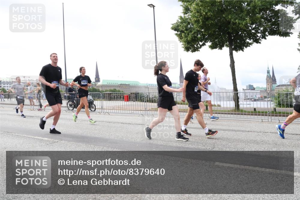 29.06.2025 - hella hamburg halbmarathon Lena Gebhardt http://msf.ph/oto/8379640 29.06.2025 10:40:12 Lombardsbrücke 10818, 1018, 1037, 1058, 1076, 1291, 1586, 1691, 1899, 2019, 2109, 2254, 2313, 2515, 2572, 2866, 2888, 3046, 3237, 3293, 3295, 3515, 3607, 3808, 3810, 3882, 3883, 3884, 4173, 4271, 4471, 4752, 4756, 5113, 5229, 5263, 5351, 5352, 5654, 5702, 5877, 5901, 5975, 6076, 6097, 6229, 6363, 6463, 6548, 6673, 6698, 6739, 6750, 6866, 6876, 6890, 6920, 7045, 7108, 7174, 7429, 7455, 7456, 7675, 7850, 8107, 8307, 8391, 8612, 10441 meine-sportfotos.de