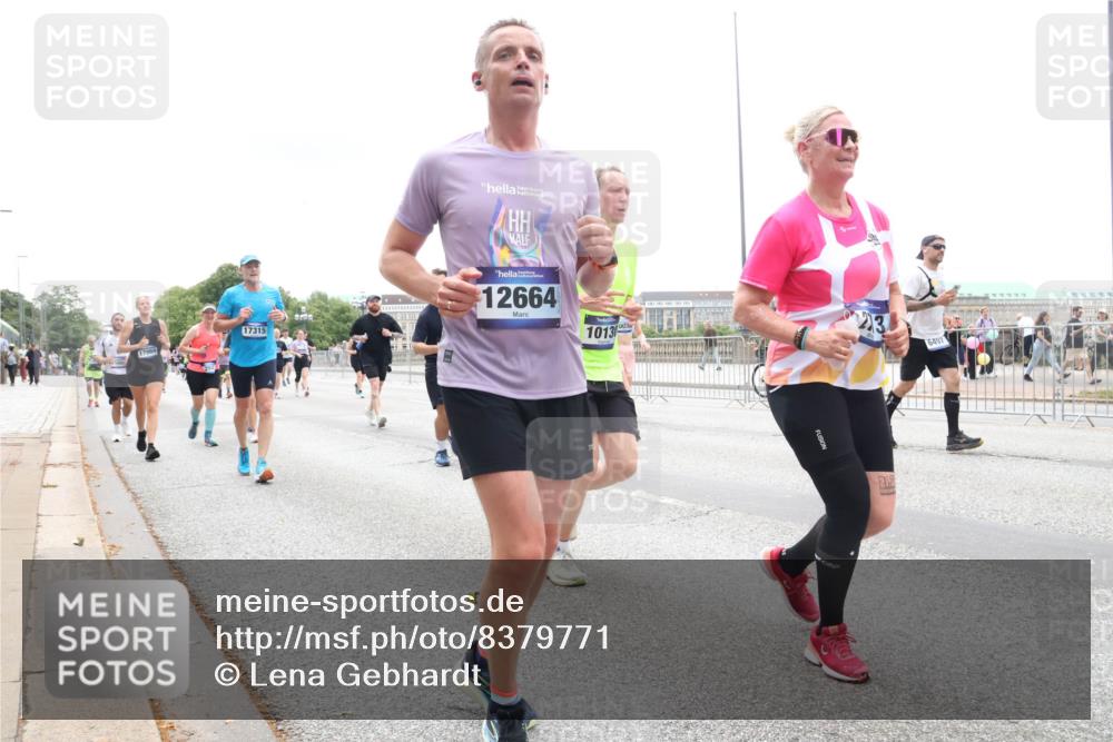 29.06.2025 - hella hamburg halbmarathon Lena Gebhardt http://msf.ph/oto/8379771 29.06.2025 10:49:26 Lombardsbrücke 17315, 17964, 16, 12664, 1013, 0030, 21, 6497, 1525, 1625, 1805, 1888, 2067, 2395, 2466, 2527, 2541, 2668, 2713, 2862, 2927, 3070, 3086, 3183, 3232, 3253, 3383, 3943, 4403, 4525, 4527, 4589, 4769, 4809, 5106, 5118, 5463, 5551, 5552, 5694, 6191, 6566, 6694, 6979, 6989, 7301, 7305, 7339, 7650, 7931, 7936, 8549, 9162, 9245, 9261, 9341, 9359, 10033, 10038, 10081, 10130, 10333, 10479, 10704, 10782, 10785, 11000, 11031, 11192, 11558, 11631, 12388, 13764 meine-sportfotos.de