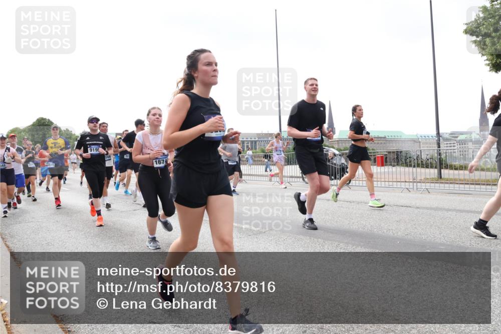 29.06.2025 - hella hamburg halbmarathon Lena Gebhardt http://msf.ph/oto/8379816 29.06.2025 10:40:13 Lombardsbrücke 548, 351, 104545, 9195, 244, 201, 1674, 1018, 1037, 1058, 1076, 1291, 1586, 1691, 1899, 2019, 2109, 2254, 2313, 2515, 2572, 2866, 2888, 3046, 3237, 3293, 3295, 3515, 3607, 3808, 3810, 3882, 3883, 3884, 4173, 4271, 4471, 4752, 4756, 5113, 5229, 5263, 5351, 5352, 5654, 5702, 5877, 5901, 5975, 6076, 6097, 6229, 6363, 6463, 6548, 6673, 6698, 6739, 6750, 6866, 6876, 6890, 6920, 7045, 7108, 7174, 7455, 7456, 7675, 7850, 8107, 8307, 8391, 8612, 10441 meine-sportfotos.de