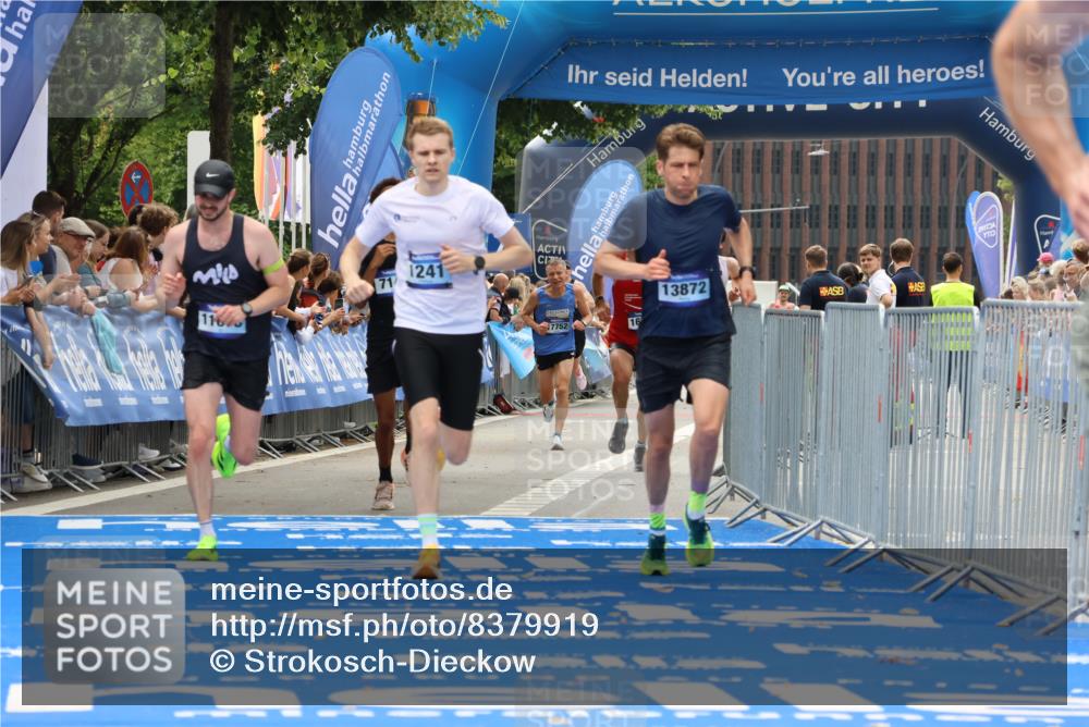 29.06.2025 - hella hamburg halbmarathon Strokosch-Dieckow http://msf.ph/oto/8379919 29.06.2025 10:24:45 Ziel 1241, 1271, 2892, 7142, 11678, 13872, 14836, 16361, 18740 meine-sportfotos.de