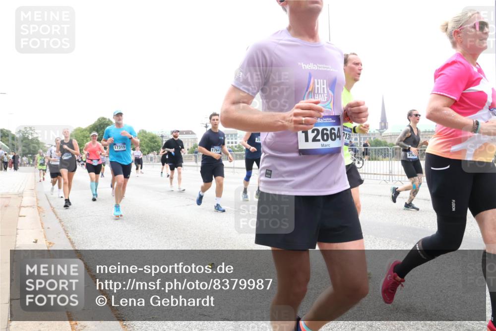 29.06.2025 - hella hamburg halbmarathon Lena Gebhardt http://msf.ph/oto/8379987 29.06.2025 10:49:27 Lombardsbrücke 17315, 17647, 12664, 13, 252, 1040, 1041, 1525, 1625, 1805, 1888, 2067, 2395, 2466, 2527, 2541, 2668, 2713, 2862, 2927, 3070, 3086, 3183, 3232, 3253, 3383, 3943, 4403, 4525, 4527, 4589, 4769, 4809, 5106, 5118, 5463, 5551, 5552, 5694, 6191, 6694, 6979, 6989, 7301, 7305, 7339, 7650, 7679, 7931, 7936, 8549, 9162, 9245, 9261, 9341, 9359, 10033, 10038, 10081, 10130, 10333, 10479, 10704, 10782, 10785, 11000, 11031, 11192, 11558, 11631, 12388, 13764 meine-sportfotos.de