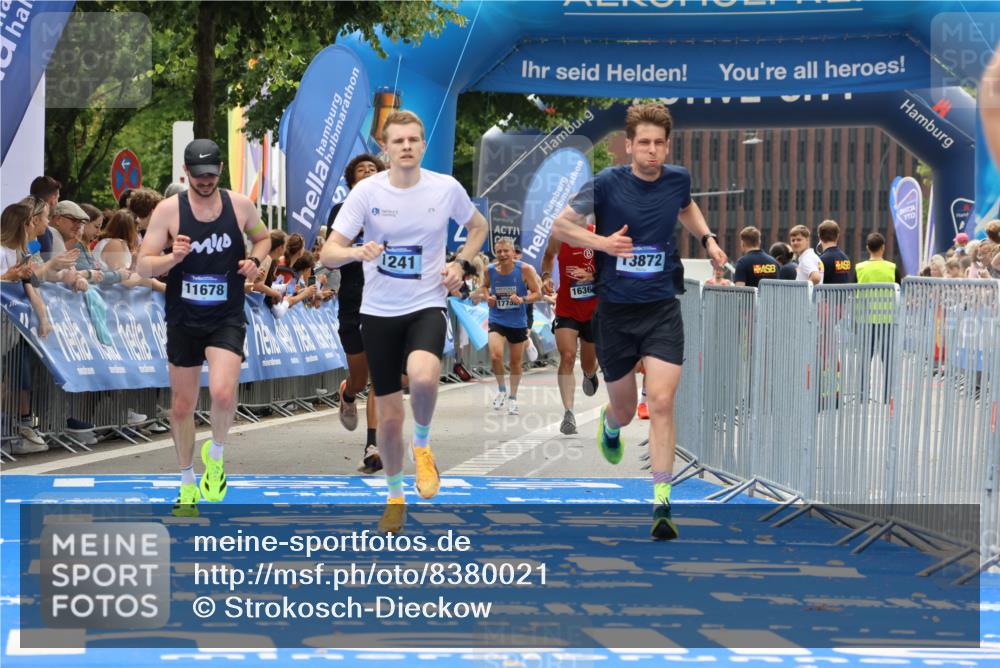 29.06.2025 - hella hamburg halbmarathon Strokosch-Dieckow http://msf.ph/oto/8380021 29.06.2025 10:24:46 Ziel 1241, 1271, 2892, 7142, 11678, 13872, 14836, 16361, 17752, 18740 meine-sportfotos.de