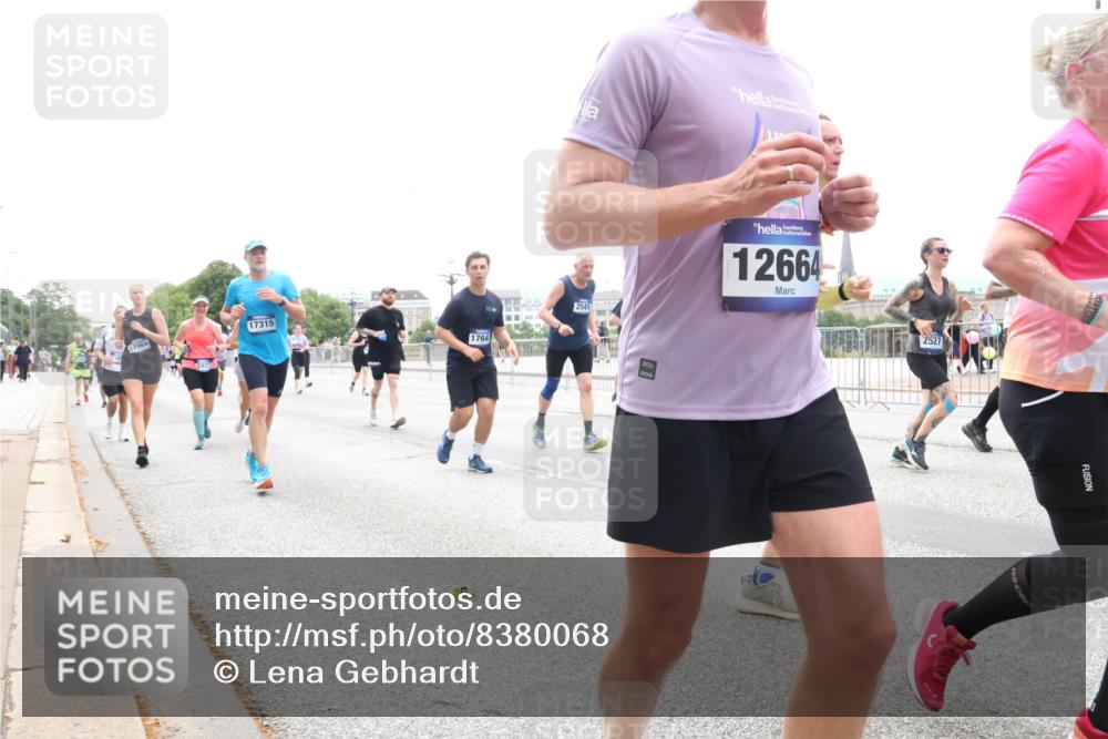 29.06.2025 - hella hamburg halbmarathon Lena Gebhardt http://msf.ph/oto/8380068 29.06.2025 10:49:27 Lombardsbrücke 17964, 17315, 1764, 2541, 12664, 000, 2527, 1040, 1041, 1525, 1625, 1805, 1888, 2067, 2395, 2466, 2527, 2541, 2668, 2713, 2862, 2927, 3070, 3086, 3183, 3232, 3253, 3383, 3943, 4403, 4525, 4527, 4589, 4769, 4809, 5106, 5118, 5463, 5551, 5552, 5694, 6191, 6694, 6979, 6989, 7301, 7305, 7339, 7650, 7679, 7931, 7936, 8549, 9162, 9245, 9261, 9341, 9359, 10033, 10038, 10081, 10130, 10333, 10479, 10704, 10782, 10785, 11000, 11031, 11192, 11558, 11631, 12388, 13764 meine-sportfotos.de