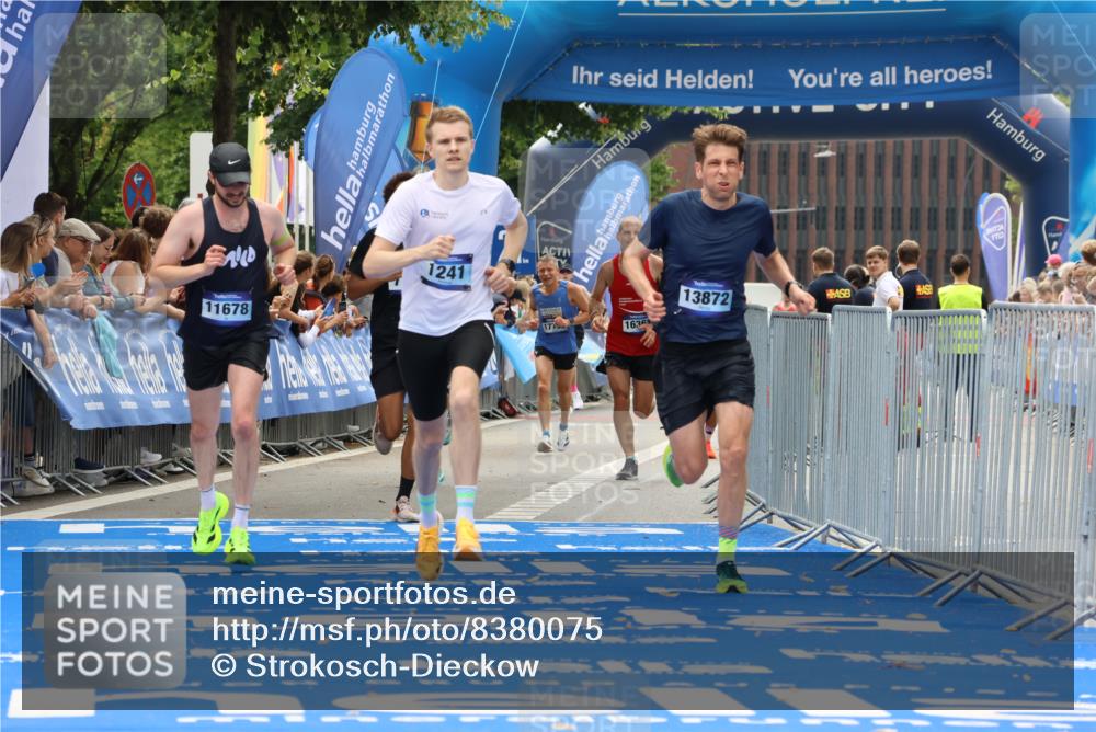 29.06.2025 - hella hamburg halbmarathon Strokosch-Dieckow http://msf.ph/oto/8380075 29.06.2025 10:24:46 Ziel 1241, 1271, 2892, 7142, 11678, 13872, 14836, 16361, 17752, 18740 meine-sportfotos.de