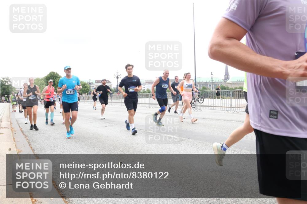 29.06.2025 - hella hamburg halbmarathon Lena Gebhardt http://msf.ph/oto/8380122 29.06.2025 10:49:27 Lombardsbrücke 17315, 1764, 17964, 2541, 10038, 1040, 1041, 1525, 1625, 1805, 1888, 2067, 2395, 2466, 2527, 2541, 2668, 2713, 2862, 2927, 3070, 3086, 3183, 3232, 3253, 3383, 3943, 4403, 4525, 4527, 4589, 4769, 4809, 5106, 5118, 5463, 5551, 5552, 5694, 6191, 6694, 6979, 6989, 7301, 7305, 7339, 7650, 7679, 7931, 7936, 8549, 9162, 9245, 9261, 9341, 9359, 10033, 10038, 10081, 10130, 10333, 10479, 10704, 10782, 10785, 11000, 11031, 11192, 11558, 11631, 12388, 13764 meine-sportfotos.de
