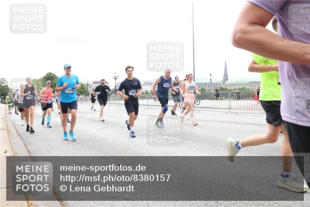 29.06.2025 - hella hamburg halbmarathon Lena Gebhardt http://msf.ph/oto/8380157 29.06.2025 10:49:27 Lombardsbrücke 2541, 10038, 17315, 17647, 17964, 1040, 1041, 1525, 1625, 1805, 1888, 2067, 2395, 2466, 2527, 2541, 2668, 2713, 2862, 2927, 3070, 3086, 3183, 3232, 3253, 3383, 3943, 4403, 4525, 4527, 4589, 4769, 4809, 5106, 5118, 5463, 5551, 5552, 5694, 6191, 6694, 6979, 6989, 7301, 7305, 7339, 7650, 7679, 7931, 7936, 8549, 9162, 9245, 9261, 9341, 9359, 10033, 10038, 10081, 10130, 10333, 10479, 10704, 10782, 10785, 11000, 11031, 11192, 11558, 11631, 12388, 13764 meine-sportfotos.de