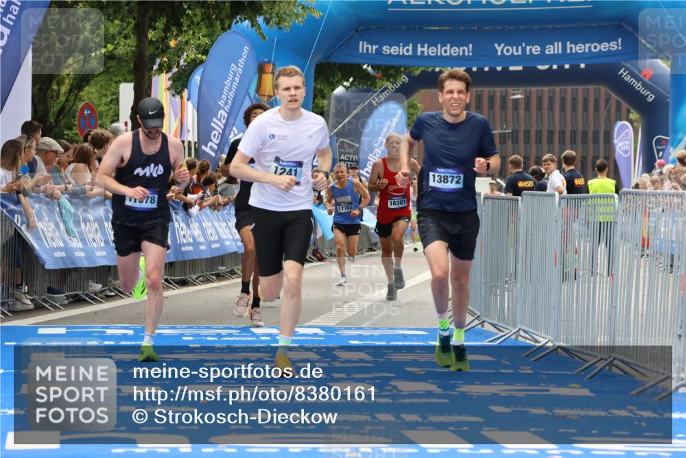 29.06.2025 - hella hamburg halbmarathon Strokosch-Dieckow http://msf.ph/oto/8380161 29.06.2025 10:24:46 Ziel 1241, 1271, 2892, 7142, 11678, 13872, 14836, 16361, 17752, 18740 meine-sportfotos.de