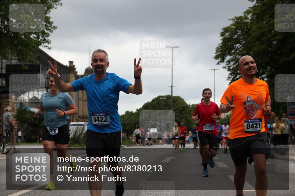 29.06.2025 - hella hamburg halbmarathon Yannick Fuchs http://msf.ph/oto/8380213 29.06.2025 10:54:43 20KM 1364, 1414, 1653, 1681, 2322, 2323, 2363, 3698, 6033, 6201, 6309, 6487, 6754, 6757, 7006, 7065, 7306, 7636, 7761, 8191, 8421, 8422, 8662, 8923, 9020, 9021, 10534, 10576, 11623, 11702, 11753, 11782, 11937, 12491, 13459, 13488, 13589, 14429, 15269, 17491, 17899, 17952, 18029, 18063, 18757, 19117, 19146, 19242, 19246 meine-sportfotos.de