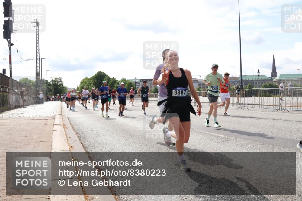 29.06.2025 - hella hamburg halbmarathon Lena Gebhardt http://msf.ph/oto/8380223 29.06.2025 10:15:30 Lombardsbrücke 18252, 9307, 5739, 1296, 1440, 1524, 1745, 2110, 2281, 2720, 2989, 3417, 3513, 3650, 4007, 4466, 4492, 4494, 4495, 5069, 5271, 5739, 5986, 6317, 6376, 6576, 7452, 7809, 7810, 7881, 8237, 8256, 8609, 9192, 9307, 9423, 9657, 9847, 9975, 9997, 10108, 10775, 10858, 11271, 11598, 12457, 12521, 13179, 13197, 13453, 13500, 13818, 13951, 14413, 14423, 14550, 14552, 15150, 15307, 15740 meine-sportfotos.de