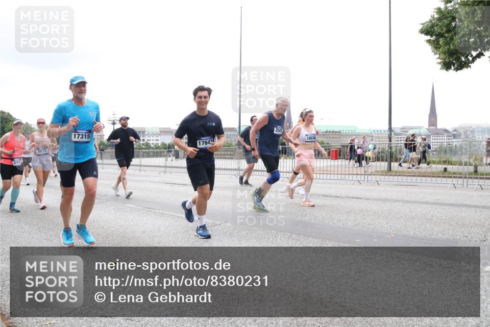 29.06.2025 - hella hamburg halbmarathon Lena Gebhardt http://msf.ph/oto/8380231 29.06.2025 10:49:28 Lombardsbrücke 3070, 292, 17315, 17647, 2541, 10038, 1040, 1041, 1525, 1625, 1805, 1888, 2067, 2395, 2466, 2527, 2541, 2668, 2713, 2862, 2927, 2997, 3070, 3086, 3183, 3232, 3253, 3383, 3943, 4403, 4525, 4527, 4589, 4769, 4809, 5076, 5106, 5118, 5463, 5551, 5552, 5694, 6191, 6694, 6979, 6989, 7301, 7305, 7339, 7650, 7679, 7931, 7936, 8549, 9162, 9245, 9261, 9341, 9359, 10033, 10038, 10081, 10130, 10333, 10479, 10704, 10782, 10785, 11031, 11192, 11558, 11631, 12388, 13764 meine-sportfotos.de