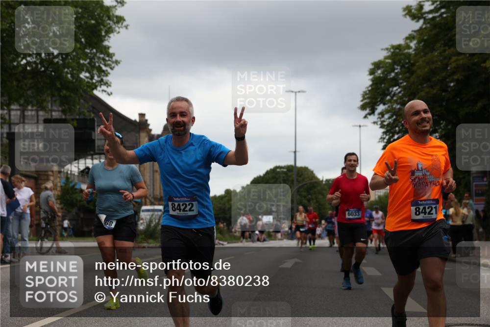 29.06.2025 - hella hamburg halbmarathon Yannick Fuchs http://msf.ph/oto/8380238 29.06.2025 10:54:43 20KM 1364, 1414, 1653, 1681, 2322, 2323, 2363, 3698, 6033, 6201, 6309, 6487, 6754, 6757, 7006, 7065, 7306, 7636, 7761, 8191, 8421, 8422, 8662, 8923, 9020, 9021, 10534, 10576, 11623, 11702, 11753, 11782, 11937, 12491, 13459, 13488, 13589, 14429, 15269, 17491, 17899, 17952, 18029, 18063, 18757, 19117, 19146, 19242, 19246 meine-sportfotos.de
