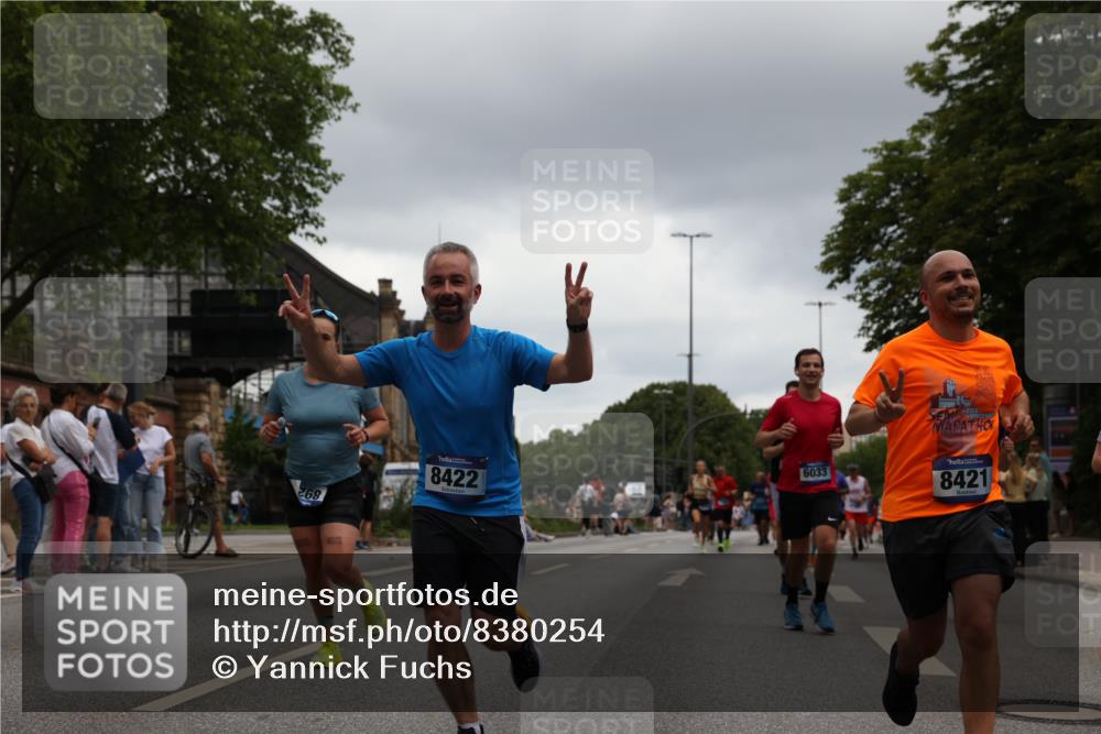 29.06.2025 - hella hamburg halbmarathon Yannick Fuchs http://msf.ph/oto/8380254 29.06.2025 10:54:43 20KM 1364, 1414, 1653, 1681, 2322, 2323, 2363, 3698, 6033, 6201, 6309, 6487, 6754, 6757, 7006, 7065, 7306, 7636, 7761, 8191, 8421, 8422, 8662, 8923, 9020, 9021, 10534, 10576, 11623, 11702, 11753, 11782, 11937, 12491, 13459, 13488, 13589, 14429, 15269, 17491, 17899, 17952, 18029, 18063, 18757, 19117, 19146, 19242, 19246 meine-sportfotos.de