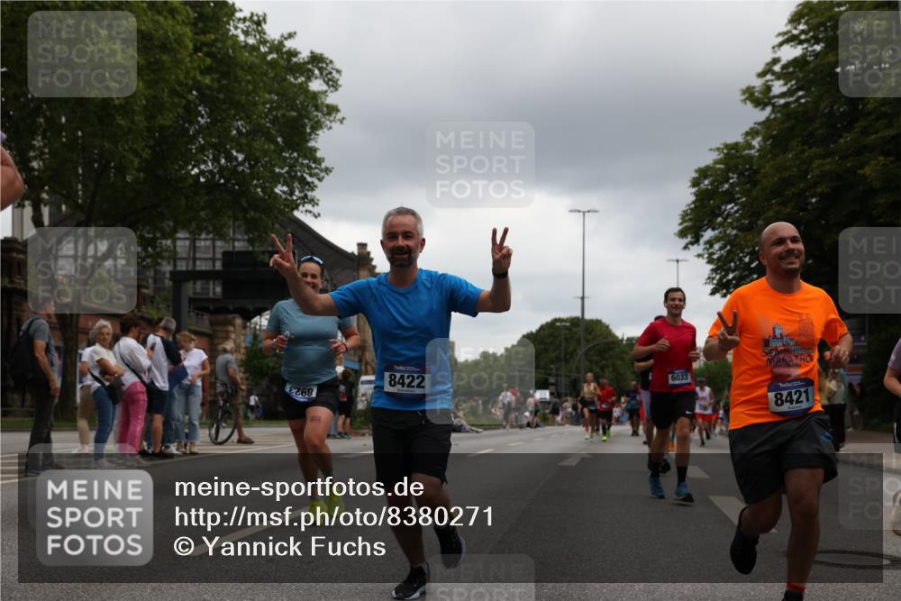 29.06.2025 - hella hamburg halbmarathon Yannick Fuchs http://msf.ph/oto/8380271 29.06.2025 10:54:43 20KM 1364, 1414, 1653, 1681, 2322, 2323, 2363, 3698, 6033, 6201, 6309, 6487, 6754, 6757, 7006, 7065, 7306, 7636, 7761, 8191, 8421, 8422, 8662, 8923, 9020, 9021, 10534, 10576, 11623, 11702, 11753, 11782, 11937, 12491, 13459, 13488, 13589, 14429, 15269, 17491, 17899, 17952, 18029, 18063, 18757, 19117, 19146, 19242, 19246 meine-sportfotos.de