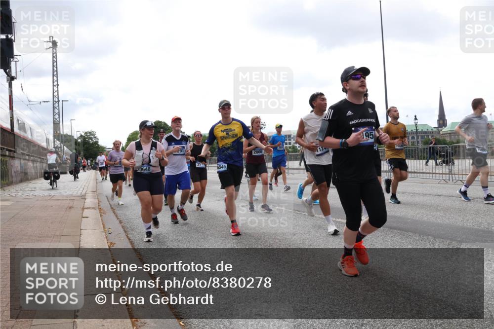 29.06.2025 - hella hamburg halbmarathon Lena Gebhardt http://msf.ph/oto/8380278 29.06.2025 10:40:14 Lombardsbrücke 0648, 291, 351, 6545, 2866, 195, 1018, 1037, 1058, 1076, 1291, 1586, 1691, 1899, 2019, 2109, 2254, 2313, 2515, 2572, 2763, 2866, 2888, 3046, 3237, 3293, 3295, 3515, 3607, 3808, 3810, 3882, 3883, 3884, 4173, 4271, 4471, 4752, 4756, 5059, 5113, 5229, 5263, 5351, 5352, 5654, 5702, 5877, 5901, 5975, 6076, 6097, 6229, 6363, 6463, 6548, 6673, 6698, 6750, 6866, 6876, 6890, 6920, 7045, 7108, 7174, 7455, 7456, 7675, 7850, 8107, 8307, 8391, 8612, 10441 meine-sportfotos.de