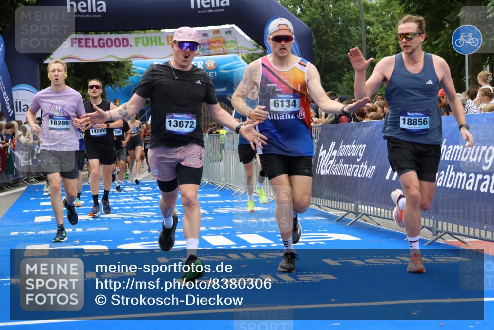 29.06.2025 - hella hamburg halbmarathon Strokosch-Dieckow http://msf.ph/oto/8380306 29.06.2025 10:47:15 Ziel 2623, 2864, 5024, 6134, 6168, 6203, 6373, 6716, 7480, 10208, 10211, 11491, 11518, 13007, 13672, 13782, 14722, 15611, 16089, 16286, 17718, 17915, 18856 meine-sportfotos.de