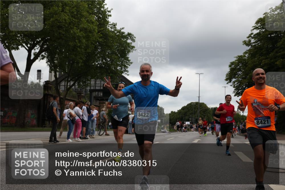 29.06.2025 - hella hamburg halbmarathon Yannick Fuchs http://msf.ph/oto/8380315 29.06.2025 10:54:43 20KM 1364, 1414, 1653, 1681, 2322, 2323, 2363, 3698, 6033, 6201, 6309, 6487, 6754, 6757, 7006, 7065, 7306, 7636, 7761, 8191, 8421, 8422, 8662, 8923, 9020, 9021, 10534, 10576, 11623, 11702, 11753, 11782, 11937, 12491, 13459, 13488, 13589, 14429, 15269, 17491, 17899, 17952, 18029, 18063, 18757, 19117, 19146, 19242, 19246 meine-sportfotos.de