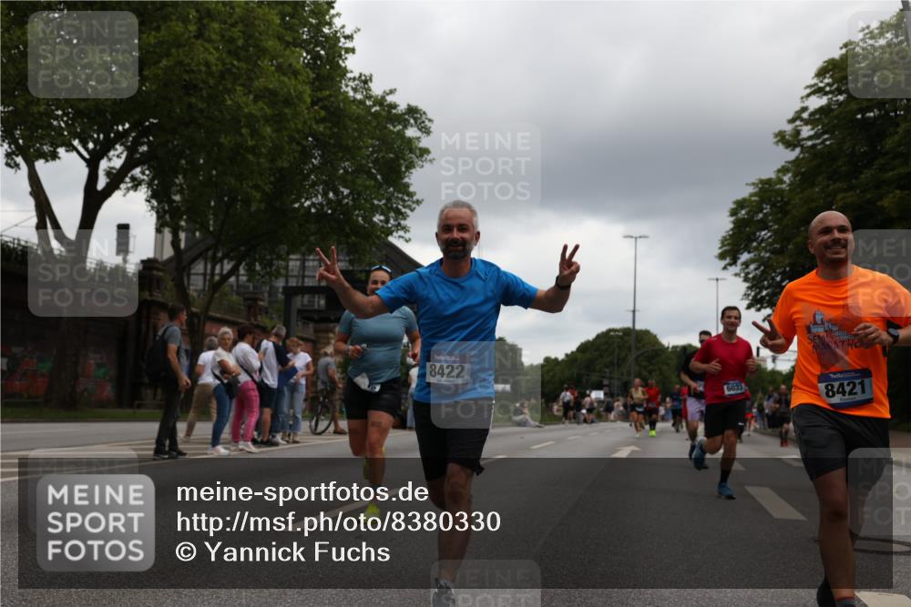 29.06.2025 - hella hamburg halbmarathon Yannick Fuchs http://msf.ph/oto/8380330 29.06.2025 10:54:43 20KM 1364, 1414, 1653, 1681, 2322, 2323, 2363, 3698, 6033, 6201, 6309, 6487, 6754, 6757, 7006, 7065, 7306, 7636, 7761, 8191, 8421, 8422, 8662, 8923, 9020, 9021, 10534, 10576, 11623, 11702, 11753, 11782, 11937, 12491, 13459, 13488, 13589, 14429, 15269, 17491, 17899, 17952, 18029, 18063, 18757, 19117, 19146, 19242, 19246 meine-sportfotos.de