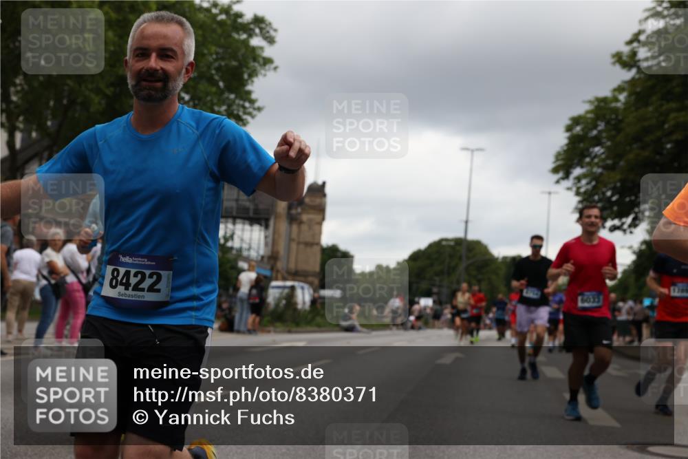 29.06.2025 - hella hamburg halbmarathon Yannick Fuchs http://msf.ph/oto/8380371 29.06.2025 10:54:44 20KM 1364, 1414, 1653, 2322, 2323, 2363, 3698, 6033, 6201, 6309, 6487, 6754, 6757, 7006, 7065, 7306, 7636, 7759, 7761, 8191, 8421, 8422, 8662, 8923, 9020, 9021, 10534, 10576, 11623, 11702, 11753, 11782, 11937, 12491, 13459, 13488, 13589, 14429, 15269, 16621, 17491, 17899, 17952, 18029, 18063, 18757, 19117, 19146, 19242, 19246 meine-sportfotos.de