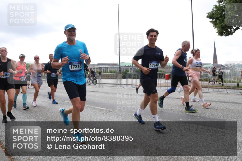 29.06.2025 - hella hamburg halbmarathon Lena Gebhardt http://msf.ph/oto/8380395 29.06.2025 10:49:28 Lombardsbrücke 7964, 3070, 292, 10333, 17315, 17647, 10038, 1040, 1041, 1525, 1625, 1805, 1888, 2067, 2395, 2466, 2527, 2541, 2668, 2713, 2862, 2927, 2997, 3070, 3086, 3183, 3232, 3253, 3383, 3943, 4403, 4525, 4527, 4589, 4769, 4809, 5076, 5106, 5118, 5463, 5551, 5552, 5694, 6191, 6694, 6979, 6989, 7301, 7305, 7339, 7650, 7679, 7931, 7936, 8549, 9162, 9245, 9261, 9341, 9359, 10033, 10038, 10081, 10130, 10333, 10479, 10704, 10782, 10785, 11031, 11192, 11558, 11631, 12388, 13764 meine-sportfotos.de