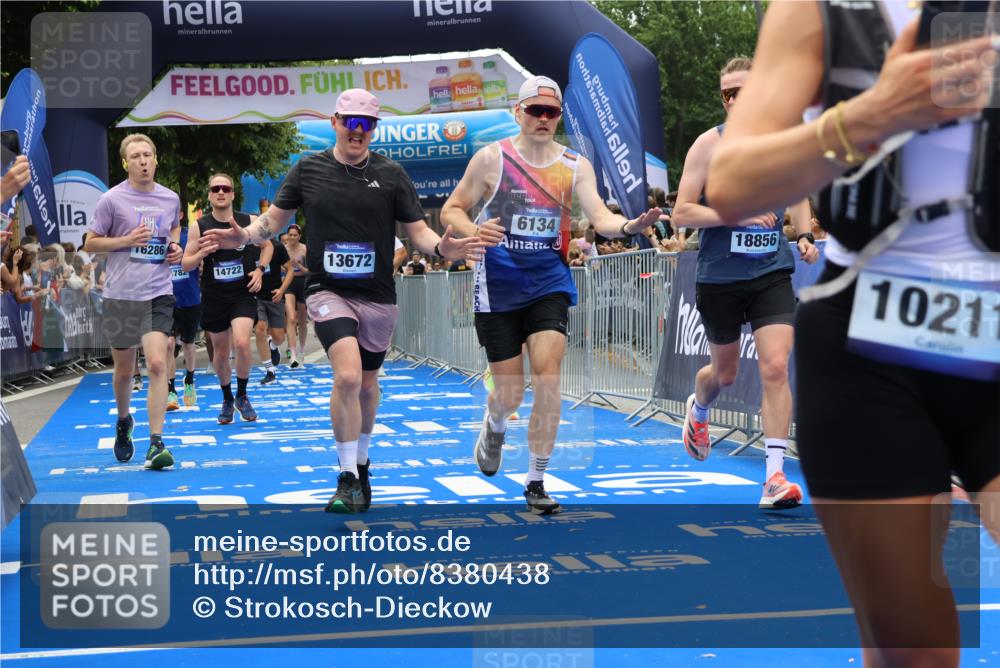 29.06.2025 - hella hamburg halbmarathon Strokosch-Dieckow http://msf.ph/oto/8380438 29.06.2025 10:47:15 Ziel 2623, 2864, 5024, 6134, 6168, 6203, 6373, 6716, 7480, 10208, 10211, 11491, 11518, 13007, 13672, 13782, 14722, 15611, 16089, 16286, 17718, 17915, 18856 meine-sportfotos.de