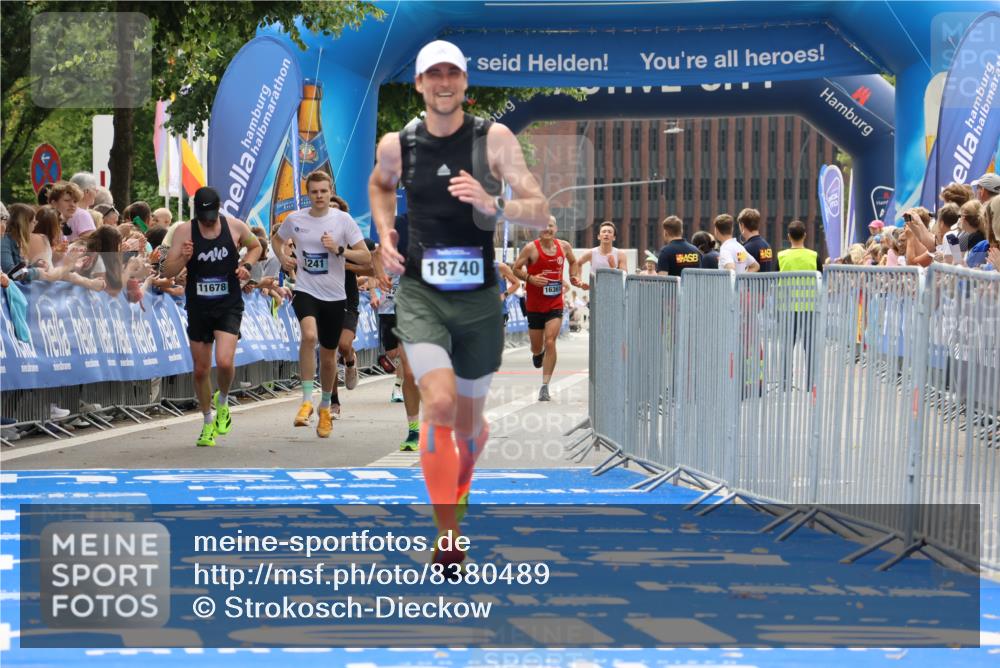29.06.2025 - hella hamburg halbmarathon Strokosch-Dieckow http://msf.ph/oto/8380489 29.06.2025 10:24:43 Ziel 1241, 1271, 2892, 7142, 11678, 13872, 18740 meine-sportfotos.de