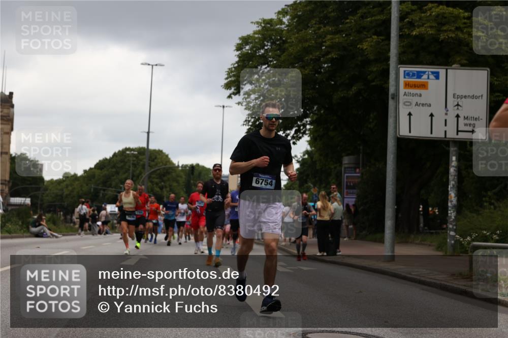 29.06.2025 - hella hamburg halbmarathon Yannick Fuchs http://msf.ph/oto/8380492 29.06.2025 10:54:45 20KM 1364, 1414, 1653, 2322, 2323, 3698, 5602, 5603, 6033, 6201, 6309, 6487, 6754, 6757, 6921, 7006, 7065, 7306, 7636, 7759, 7761, 8191, 8421, 8422, 8662, 8923, 9020, 9021, 10534, 10576, 11623, 11702, 11753, 11782, 11937, 12491, 13459, 13488, 13589, 14429, 15269, 16621, 17491, 17899, 17952, 18029, 18063, 18757, 19117, 19146, 19242, 19246 meine-sportfotos.de