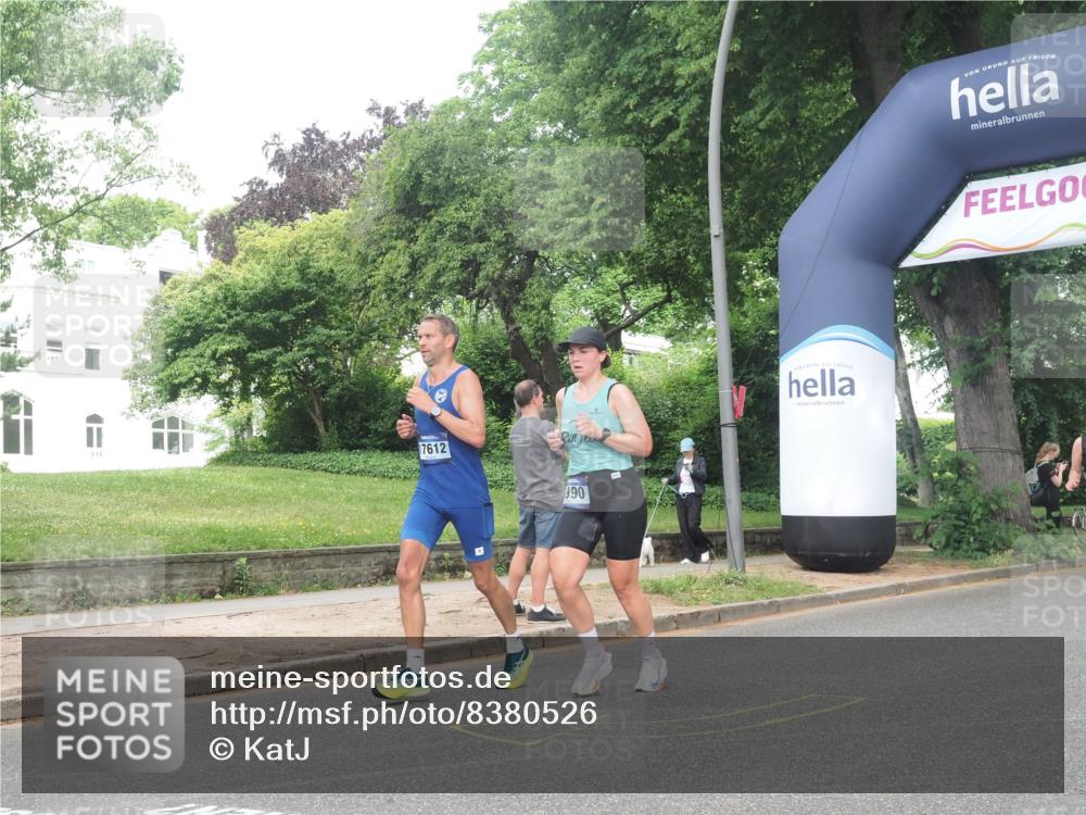 29.06.2025 - hella hamburg halbmarathon KatJ http://msf.ph/oto/8380526 29.06.2025 10:25:05 Zwischen KM18-KM19 2774, 4062, 6990 meine-sportfotos.de